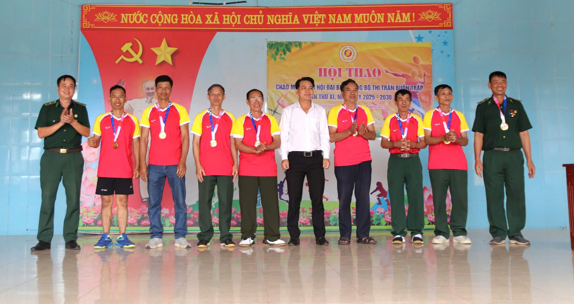 TRAO GIẢI